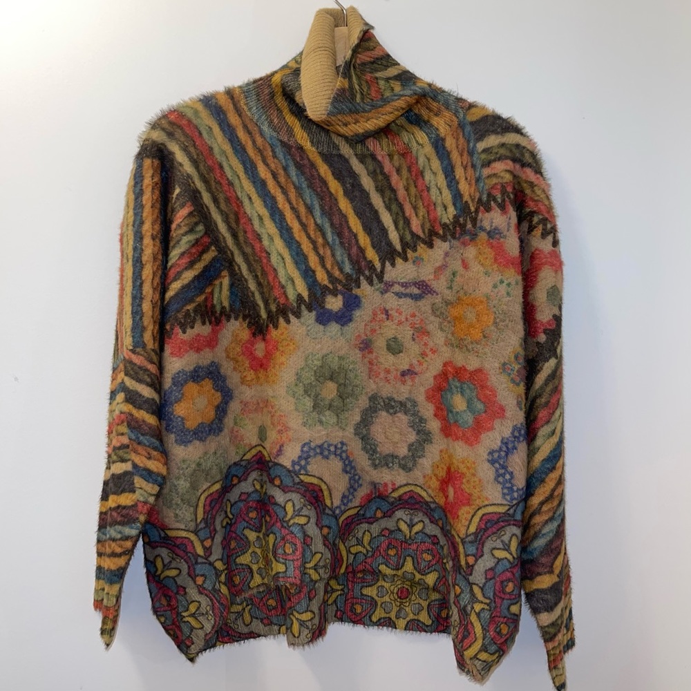 PRINTED TURTLENECK SWEATER